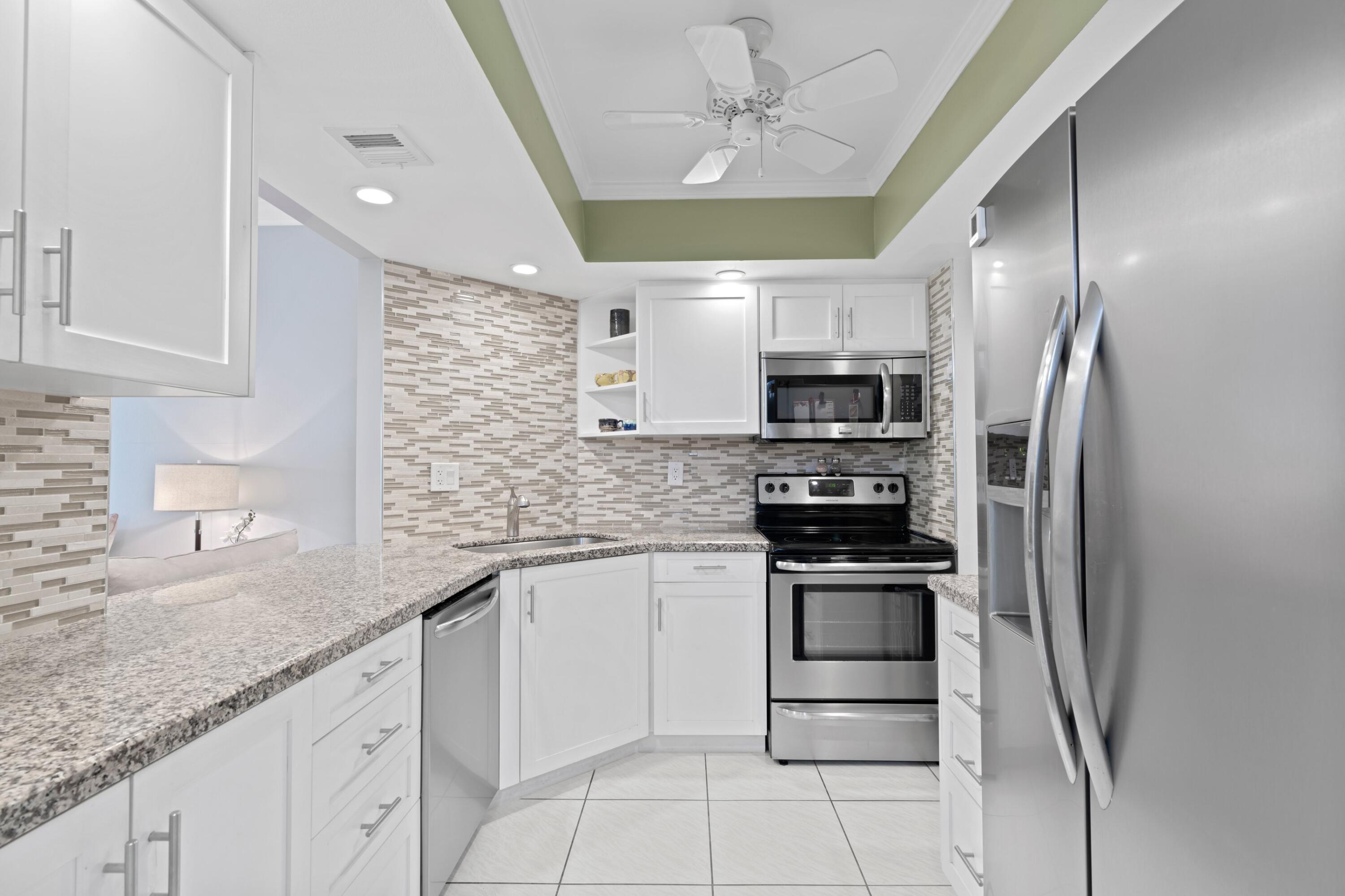 50 Southwest 3rd Avenue, Unit 211 Boca Raton, FL 33432 - Photo 8 of 32 Kitchen