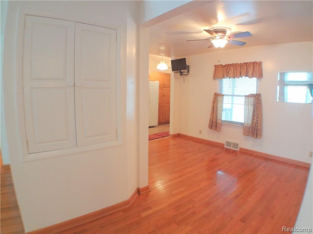 3132 Cumberland Road Berkley, MI 48072 - Photo 12 of 46 12-DSC07450.JPG