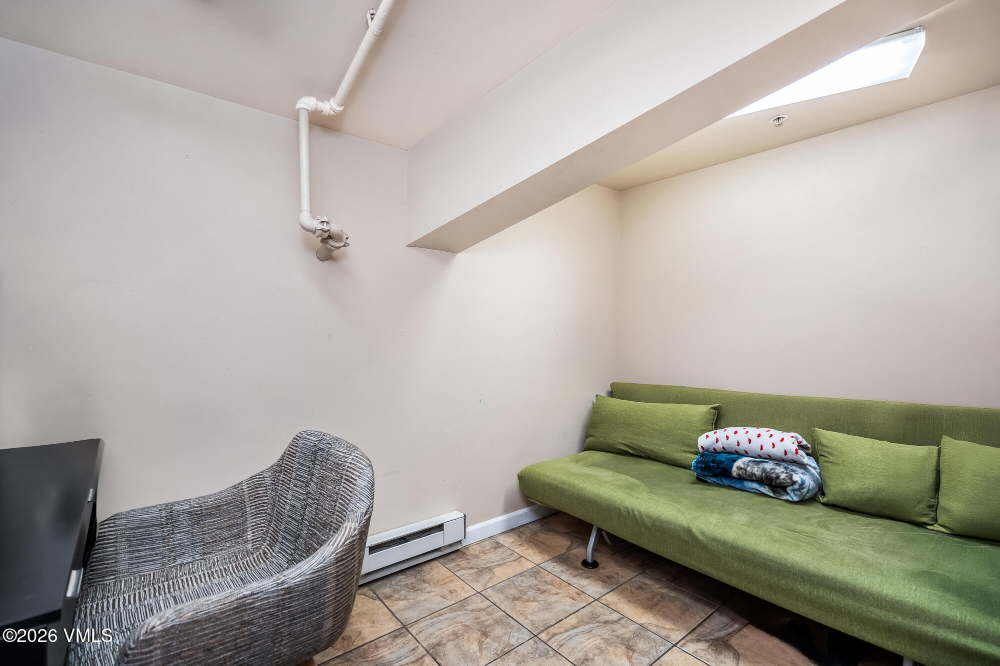 5 Murray Road, Unit B4 Edwards, CO 81632 - Photo 26 of 28 a living room with furniture and a couch
