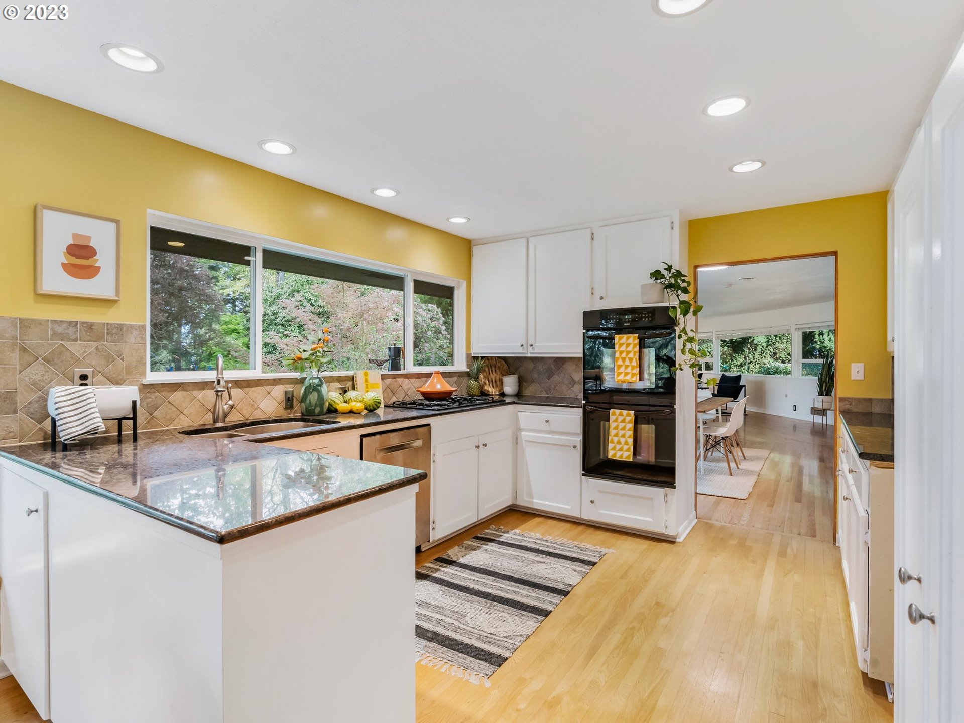 10382 Southwest Ridgeview Lane Portland, OR 97219 - Photo 11 of 46 Kitchen