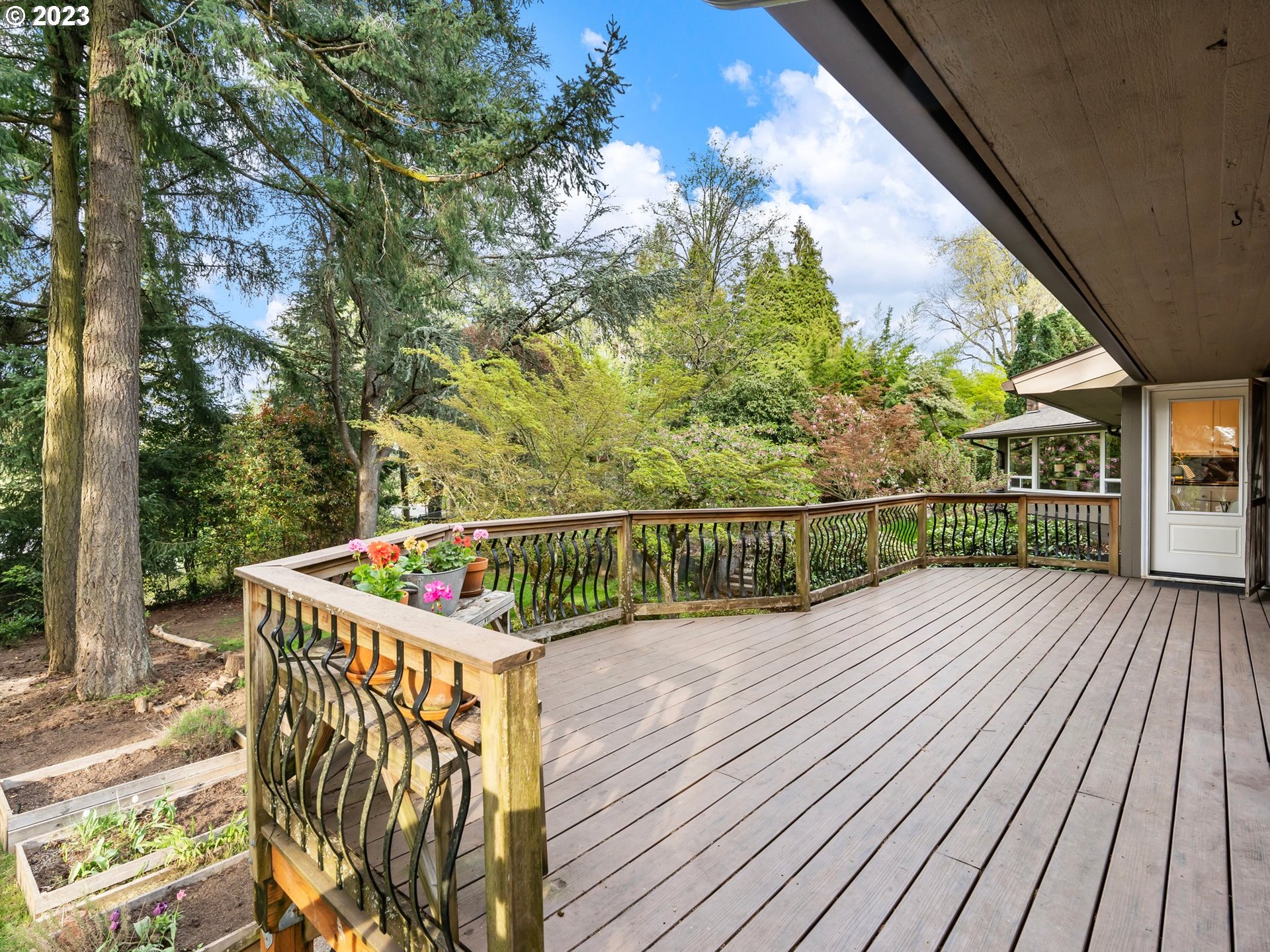 10382 Southwest Ridgeview Lane Portland, OR 97219 - Photo 34 of 46 Gallery Image 34