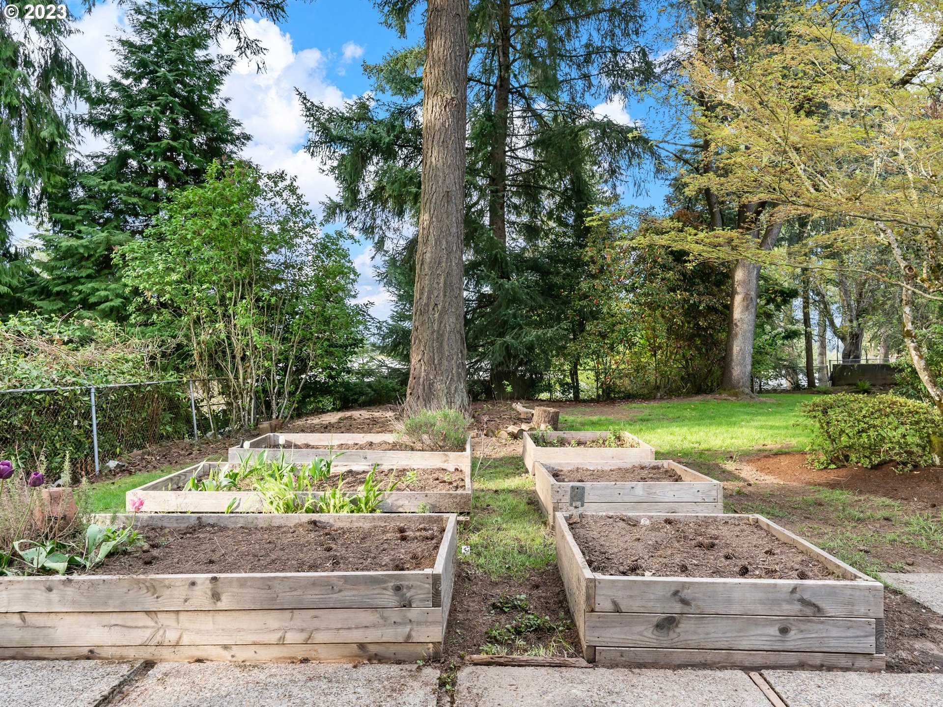 10382 Southwest Ridgeview Lane Portland, OR 97219 - Photo 38 of 46 Gallery Image 38