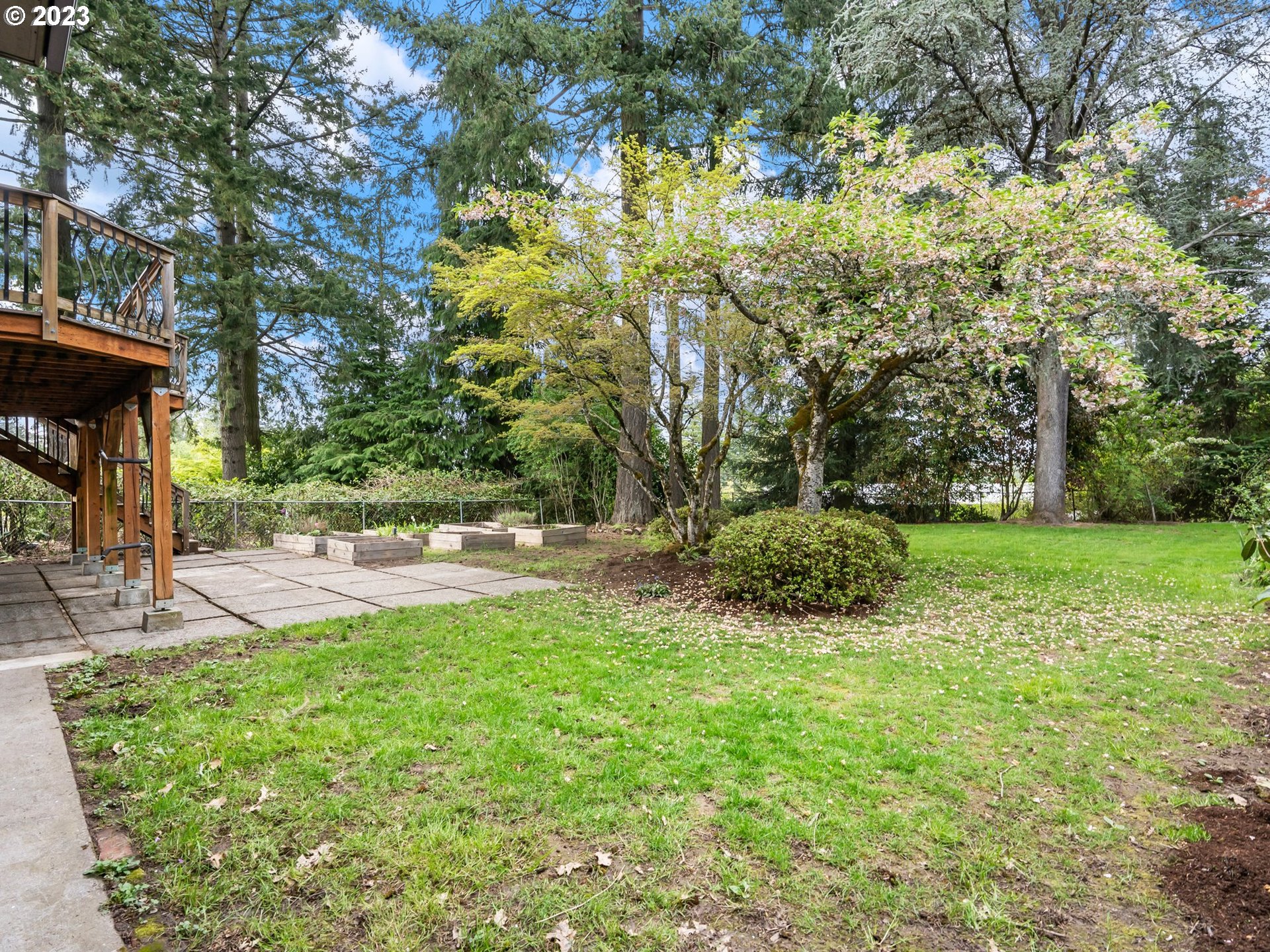 10382 Southwest Ridgeview Lane Portland, OR 97219 - Photo 40 of 46 Gallery Image 40