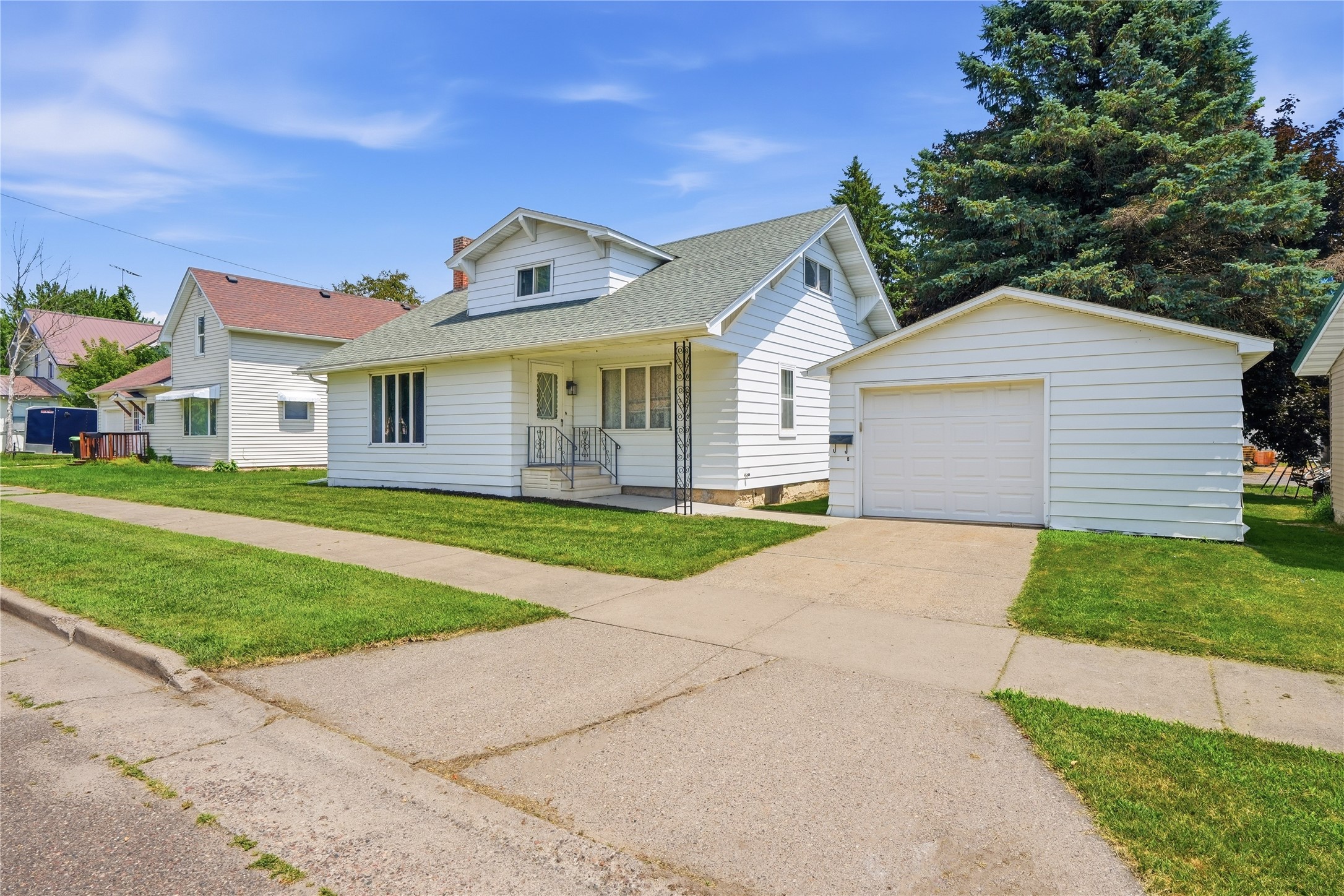 136 Barber Street Stanley, WI 54768 - Photo 2 of 38