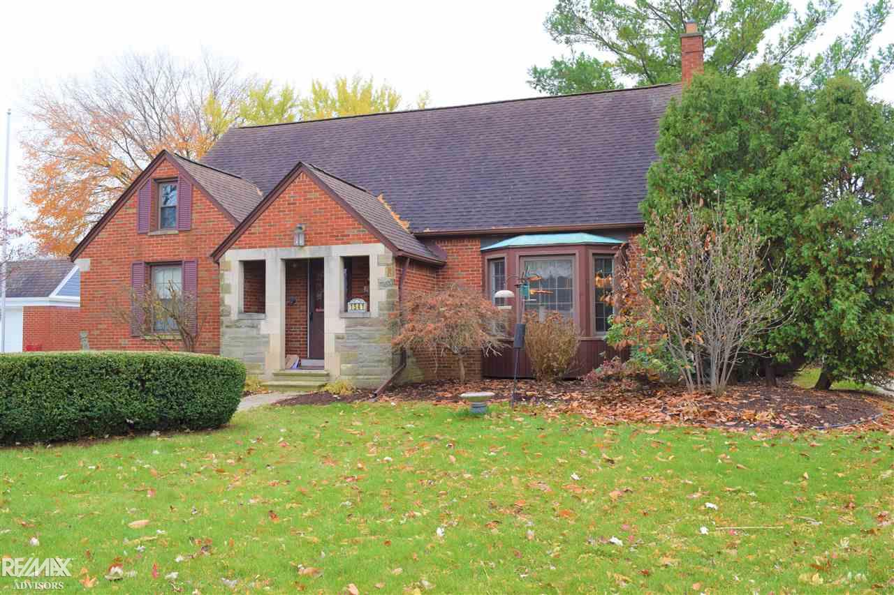 1541 Hawthorne Road Grosse Pointe Woods, MI 48236 - Photo 2 of 48