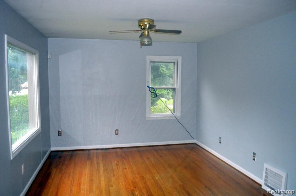 3434 Normandy Road Royal Oak, MI 48073 - Photo 3 of 25 Living Room from another angle
