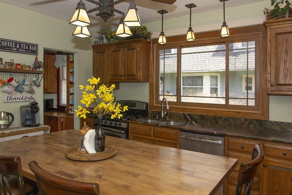 87 Maplewood Terrace Springfield, MA 01108 - Photo 10 of 36 Gallery Image 10