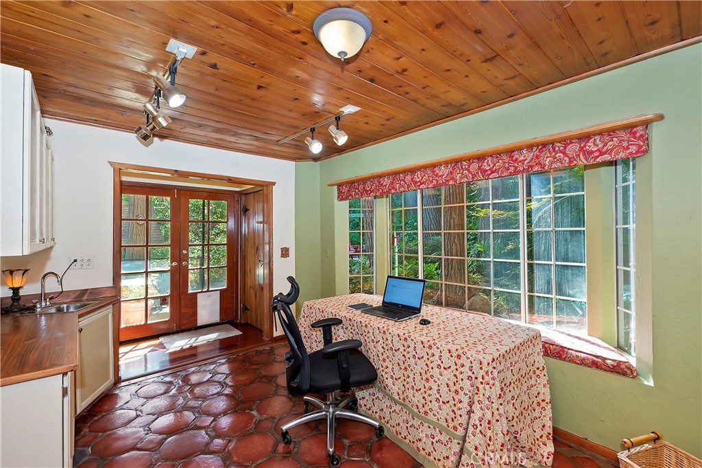 23280 Brookside Road Crestline, CA 92325 - Photo 12 of 39 Gallery Image 12