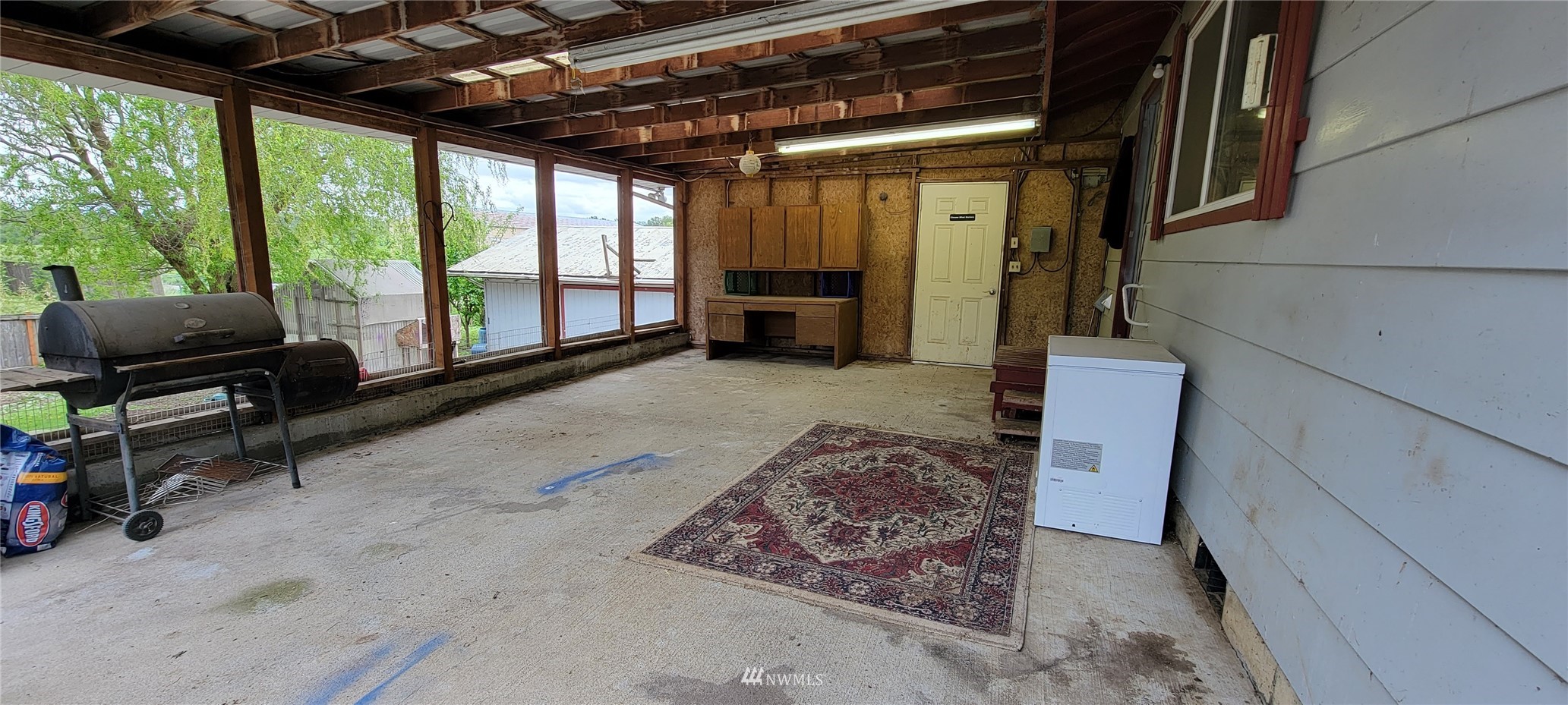 1224 Mission Road Everson, WA 98247 - Photo 26 of 30 a living room with furniture