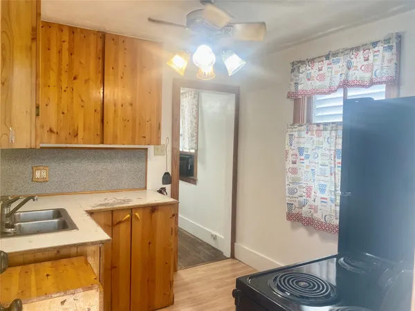 $900 | 5618 Avenue L, Unit UP, Galveston, TX 77551