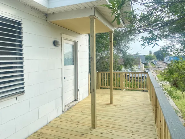 $900 | 5618 Avenue L, Unit UP, Galveston, TX 77551