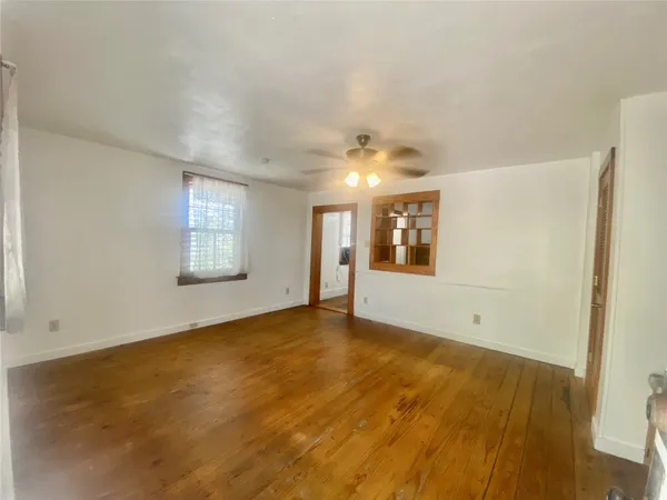 $900 | 5618 Avenue L, Unit UP, Galveston, TX 77551