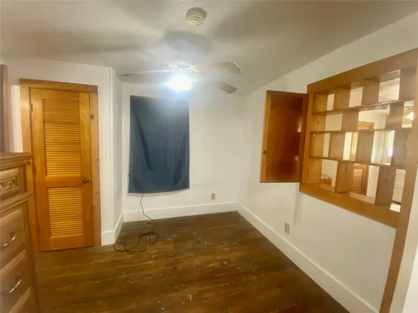 $900 | 5618 Avenue L, Unit UP, Galveston, TX 77551