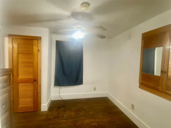 $900 | 5618 Avenue L, Unit UP, Galveston, TX 77551