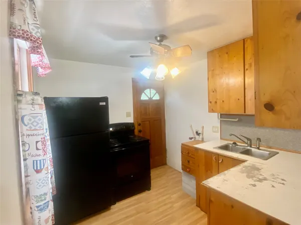 $900 | 5618 Avenue L, Unit UP, Galveston, TX 77551