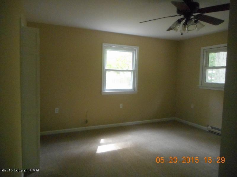413 Devils Hole Road Cresco, PA 18326 - Photo 5 of 15 an empty room with a window