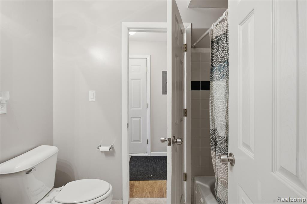 18634 Common Road Roseville, MI 48066 - Photo 14 of 18 Gallery Image 14