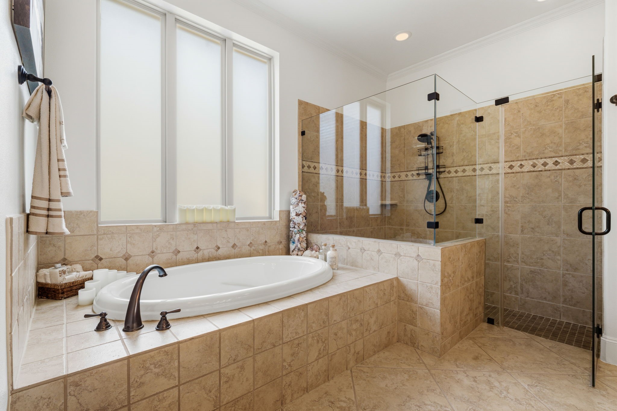 34 North Player Manor Circle Spring, TX 77382 - Photo 15 of 44 Primary restroom