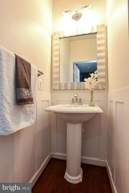 25175 Prairie Fire Square Aldie, VA 20105 - Photo 13 of 28 a bathroom with a sink and a mirror