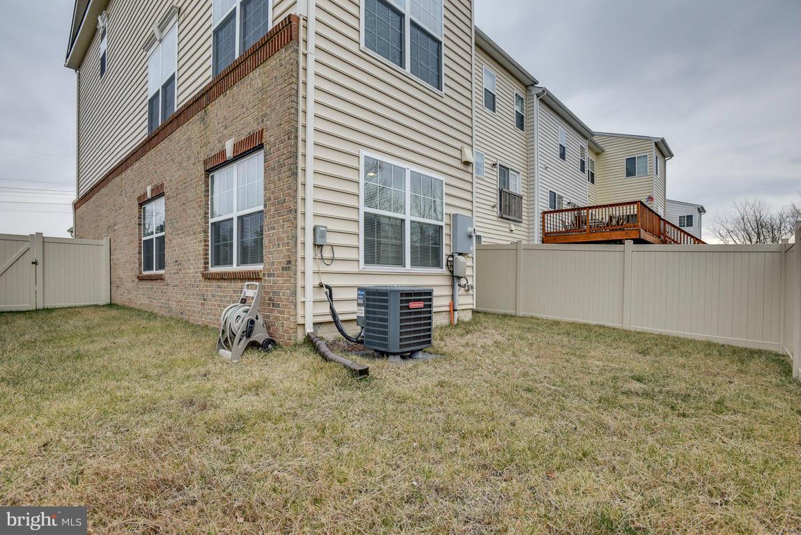 25175 Prairie Fire Square Aldie, VA 20105 - Photo 28 of 28 a view of a house with backyard