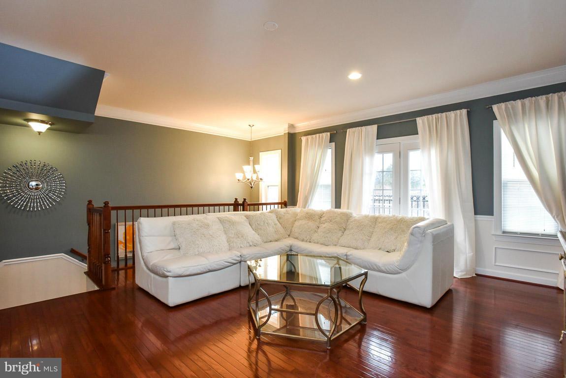 25175 Prairie Fire Square Aldie, VA 20105 - Photo 5 of 28 a living room with furniture and a large window