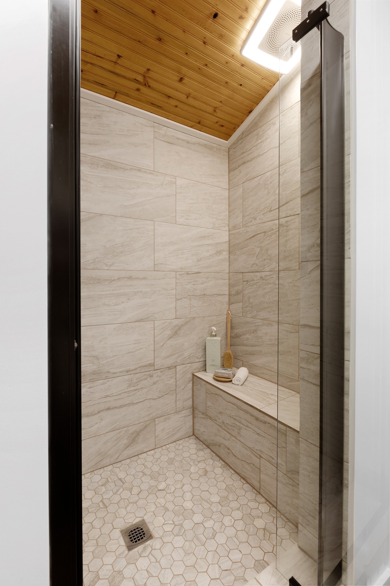 1708 Sugar Ridge Road Spring Hill, TN 37174 - Photo 37 of 59 a bathroom with a bathtub