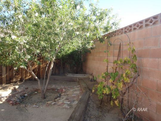 633 South Gemstone Street Ridgecrest, CA 93555 - Photo 31 of 35 a backyard of a house with lots of green space