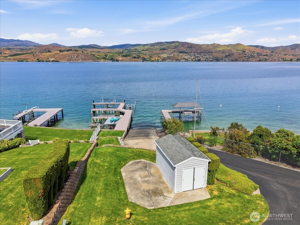 1496 South Lakeshore Road Chelan, WA 98816 - Photo 32 of 40