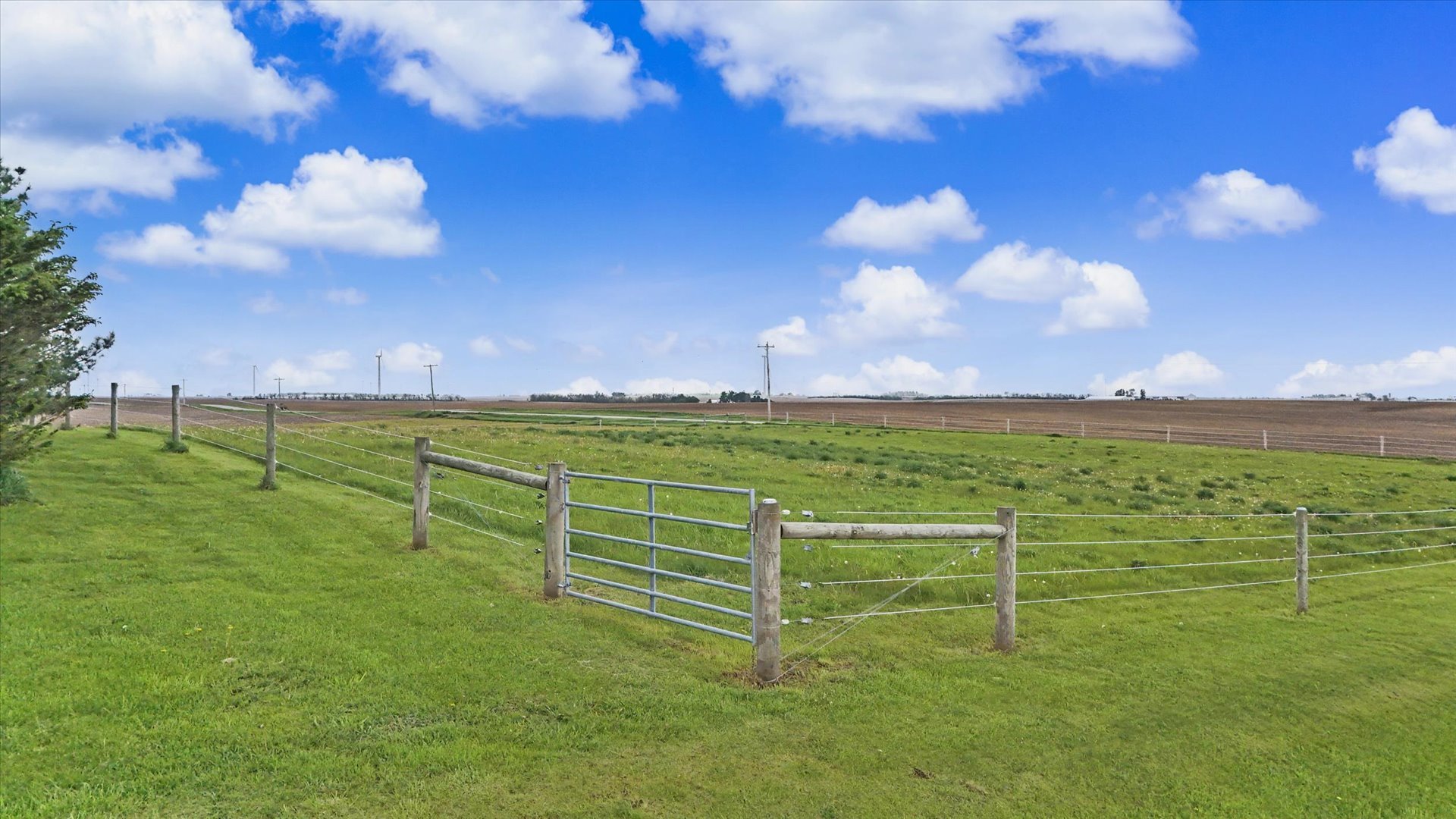 660 North 3000 E Road Strawn, IL 61775 - Photo 57 of 58 a view of a golf course with a projector