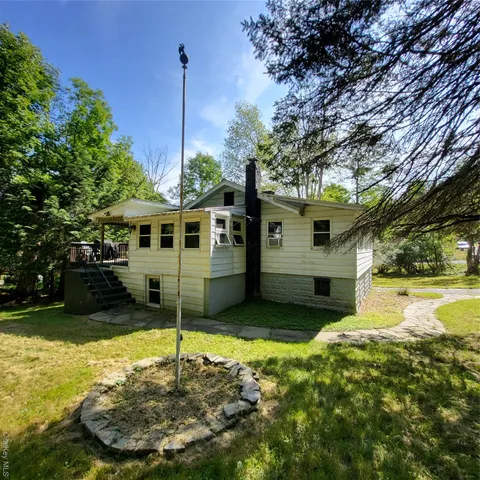 a view of a house with a yard