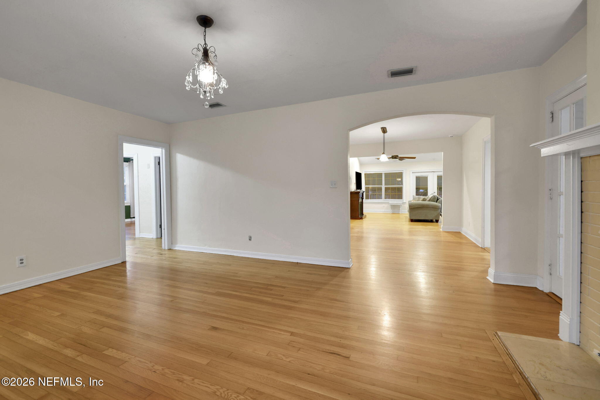 1536 Harbor Oaks Road Jacksonville, FL 32207 - Photo 4 of 23 Front Living Room