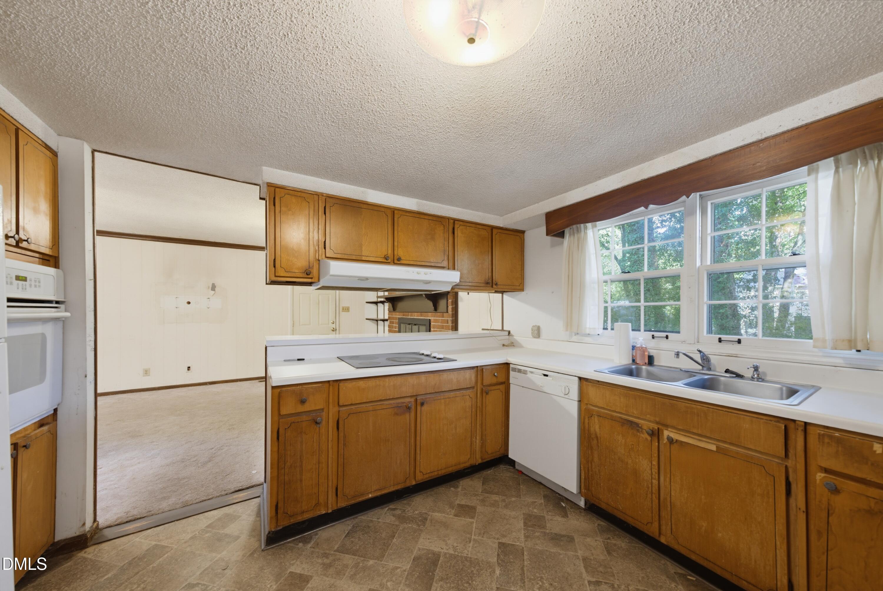 5209 Cabin Place Raleigh, NC 27609 - Photo 7 of 31 DSC03389