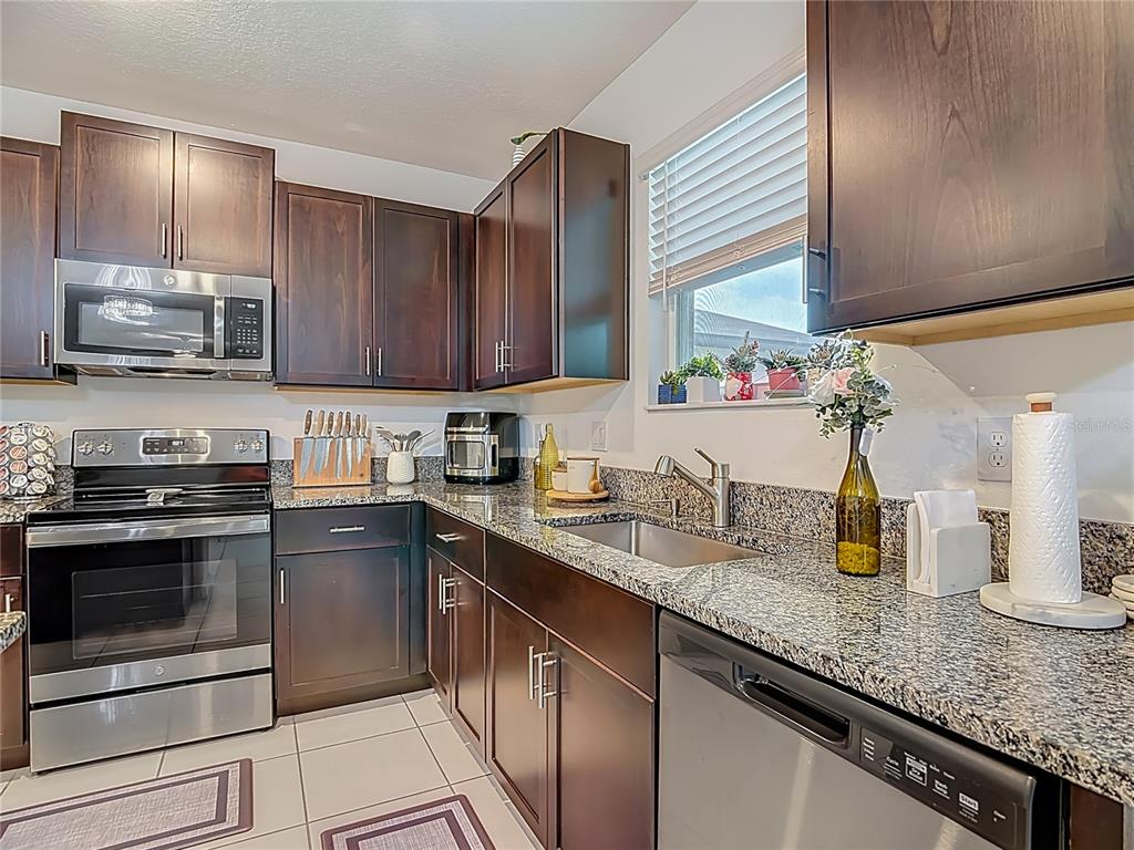 1699 Red Loop Lakeland, FL 33801 - Photo 9 of 54 Gallery Image 9