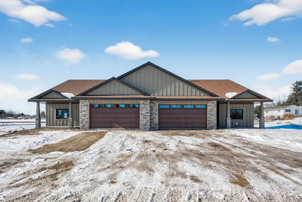 $510,900 | 1065 Legend Lane, River Falls, WI 54022