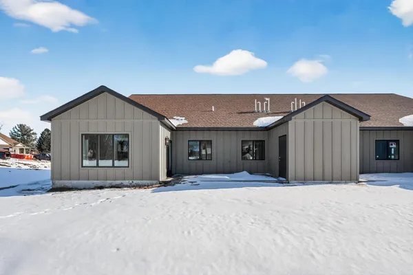 $510,900 | 1065 Legend Lane, River Falls, WI 54022