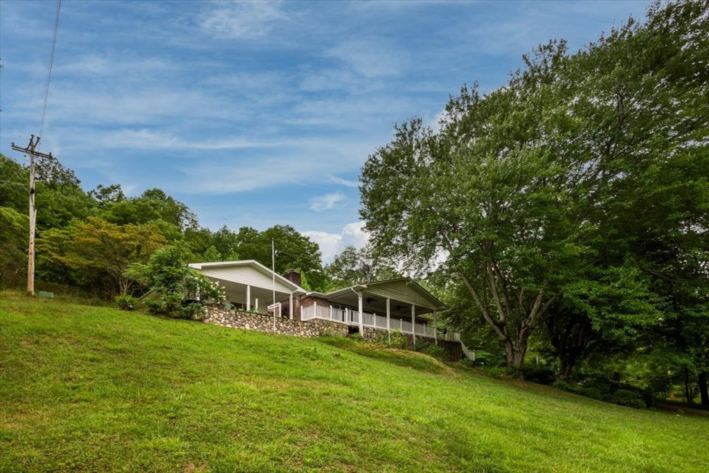 102 Valley View Road Franklin, NC 28734 - Photo 7 of 43 Gallery Image 7
