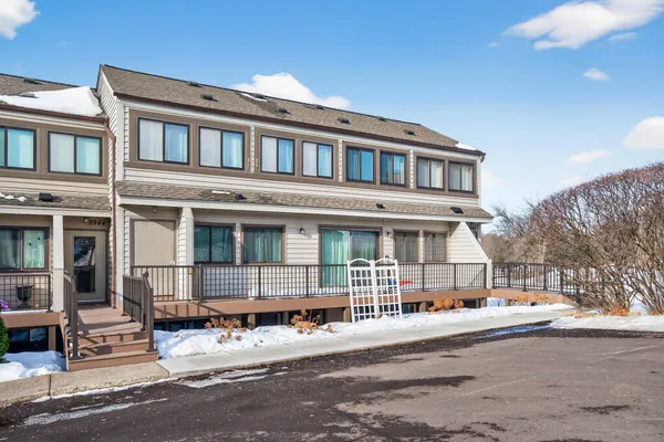 $243,000 | 8940 Neill Lake Road, Unit 135E, Eden Prairie, MN 55347