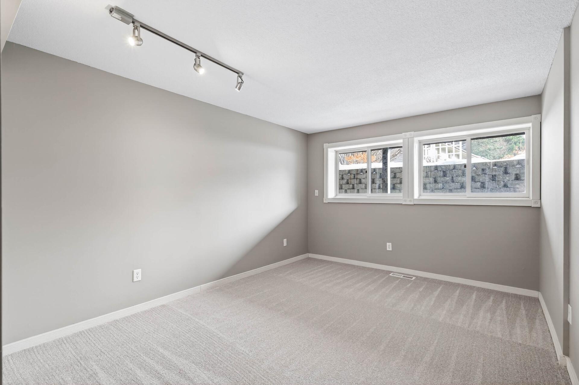 8940 Neill Lake Road, Unit 135E Eden Prairie, MN 55347 - Photo 14 of 37