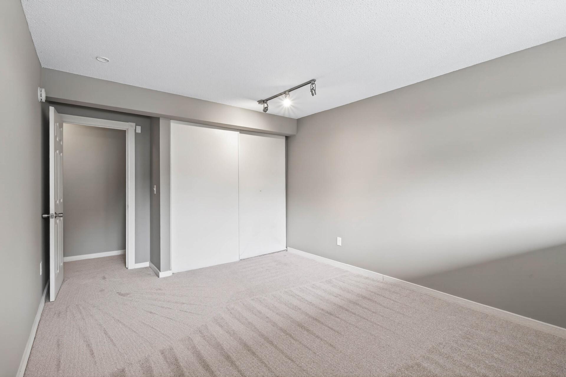 8940 Neill Lake Road, Unit 135E Eden Prairie, MN 55347 - Photo 15 of 37