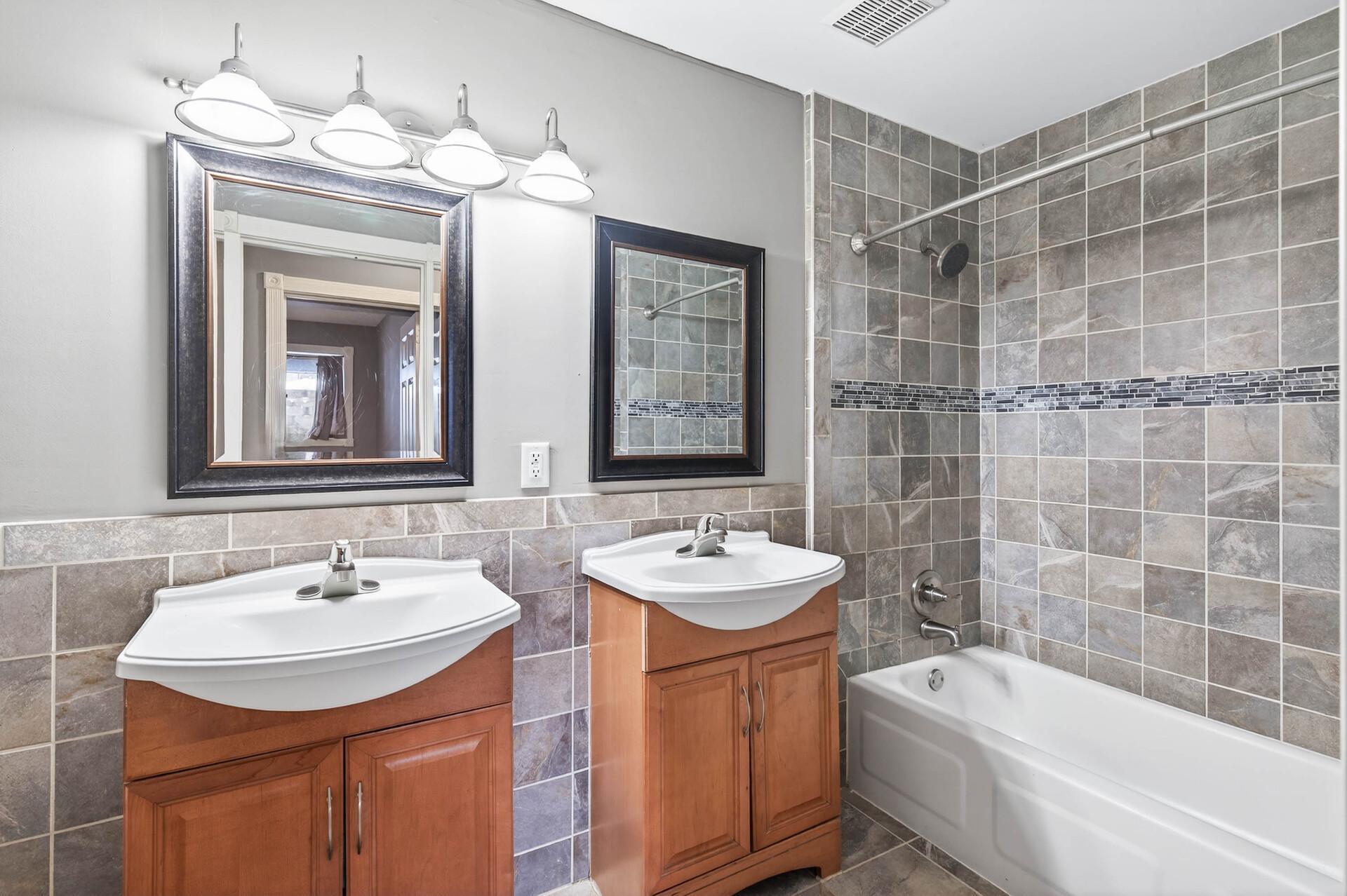 8940 Neill Lake Road, Unit 135E Eden Prairie, MN 55347 - Photo 16 of 37