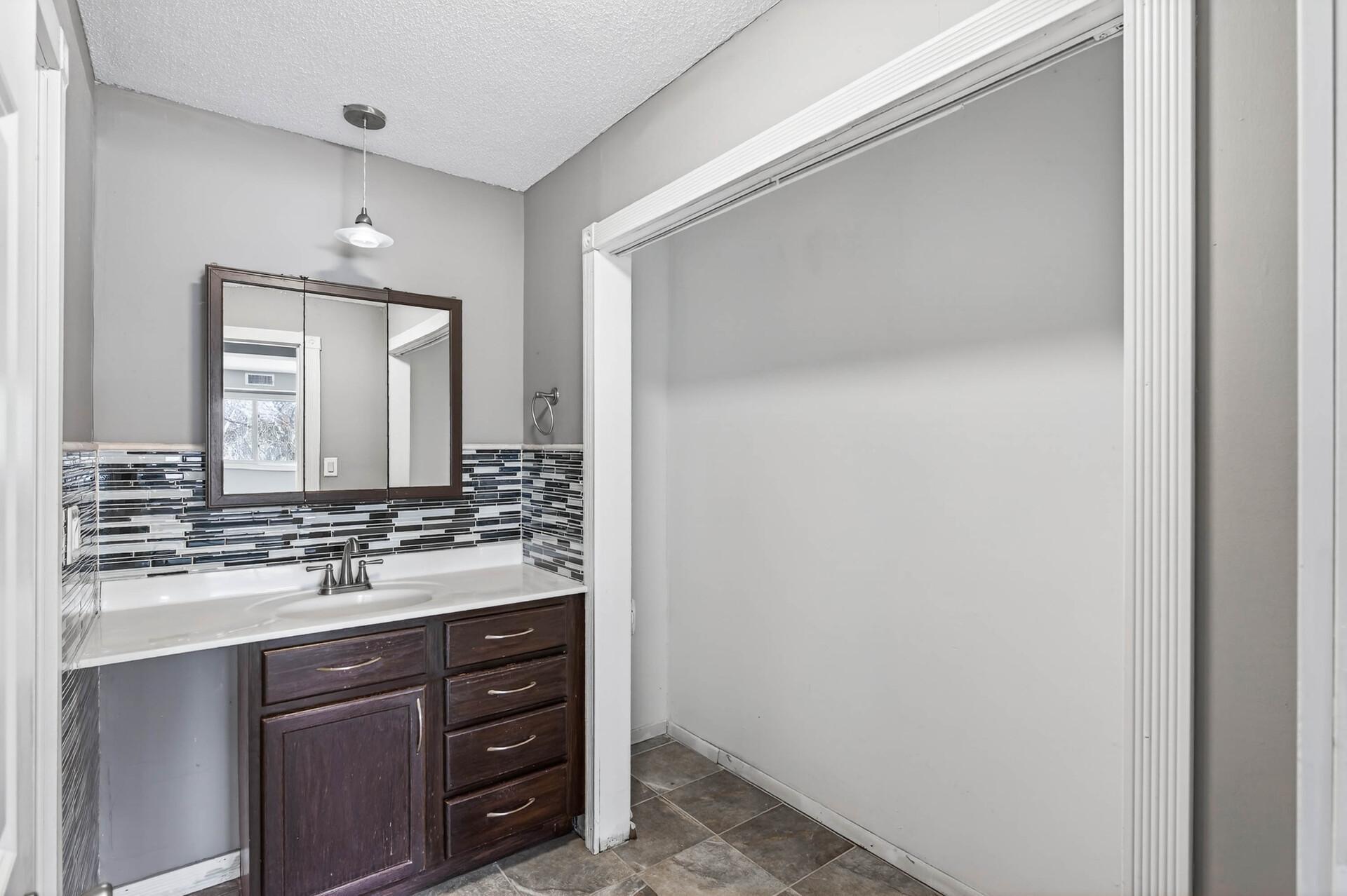 8940 Neill Lake Road, Unit 135E Eden Prairie, MN 55347 - Photo 25 of 37