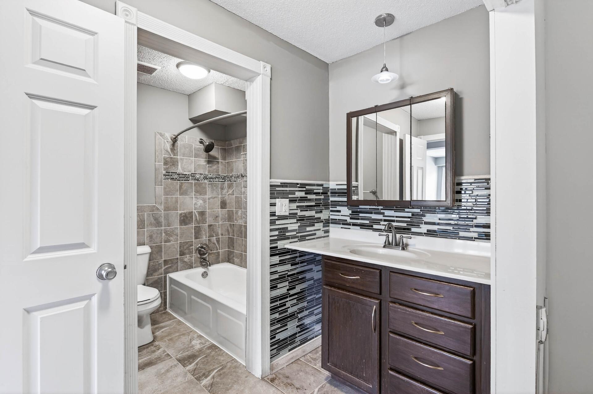 8940 Neill Lake Road, Unit 135E Eden Prairie, MN 55347 - Photo 26 of 37