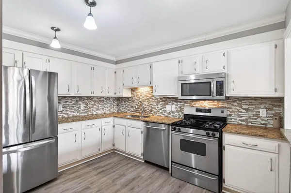 $243,000 | 8940 Neill Lake Road, Unit 135E, Eden Prairie, MN 55347