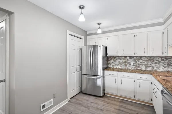 $243,000 | 8940 Neill Lake Road, Unit 135E, Eden Prairie, MN 55347