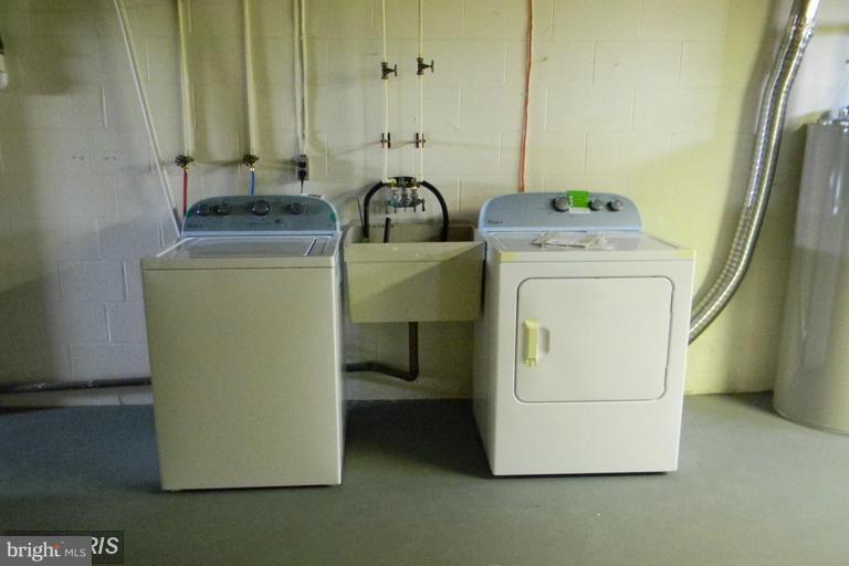 5615 Shookstown Road Frederick, MD 21702 - Photo 13 of 25 a utility room with dryer and washer