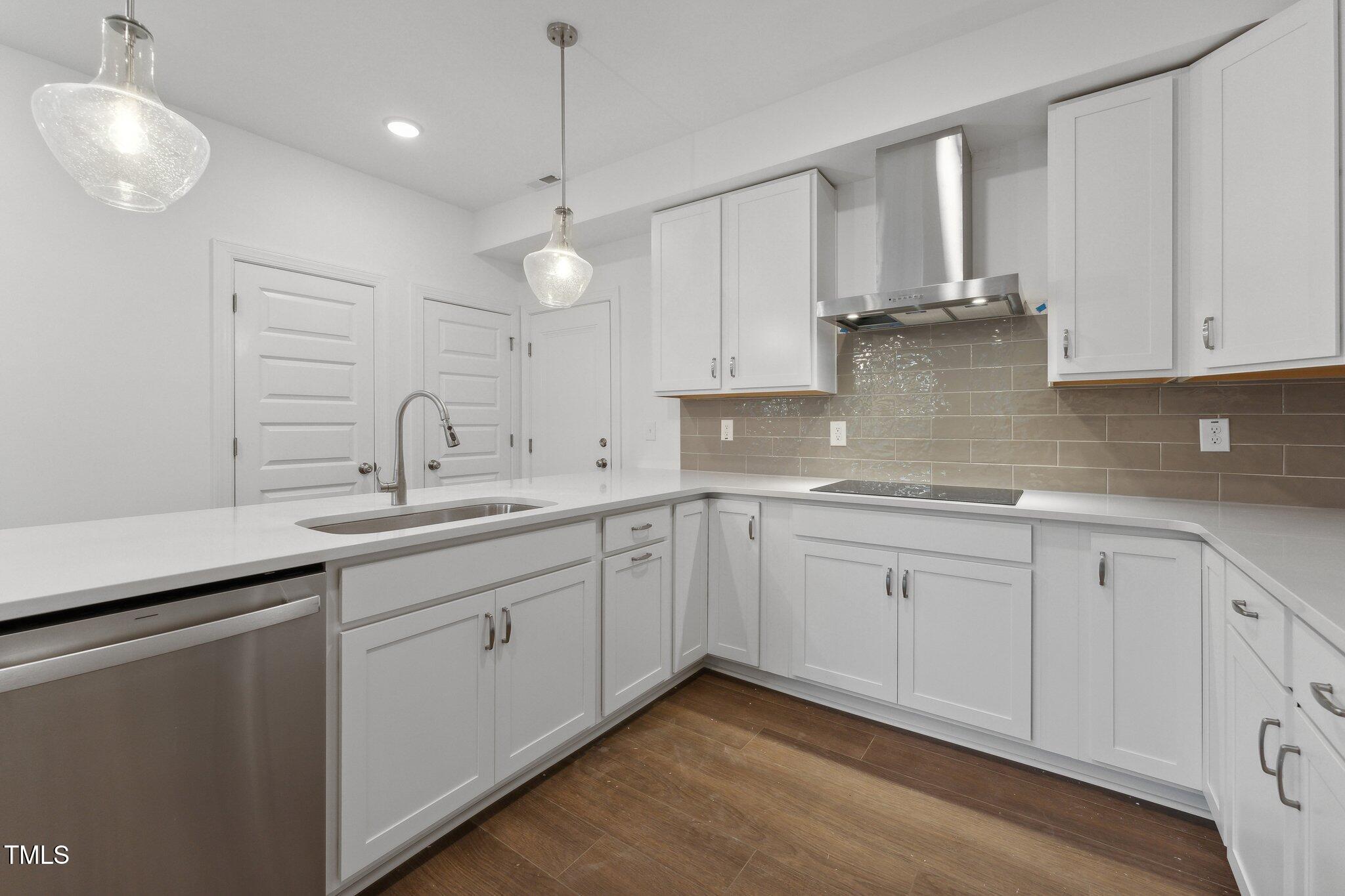 1230 Coach Sta Alley, Unit 101 Raleigh, NC 27601 - Photo 13 of 39 31-web-or-mls-DSC05906