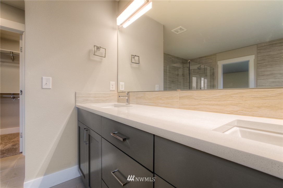 5716 Northeast 7th Court Renton, WA 98059 - Photo 11 of 14