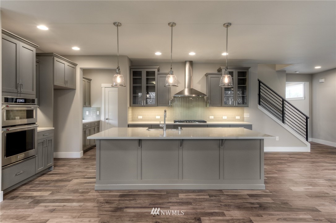 5716 Northeast 7th Court Renton, WA 98059 - Photo 3 of 14