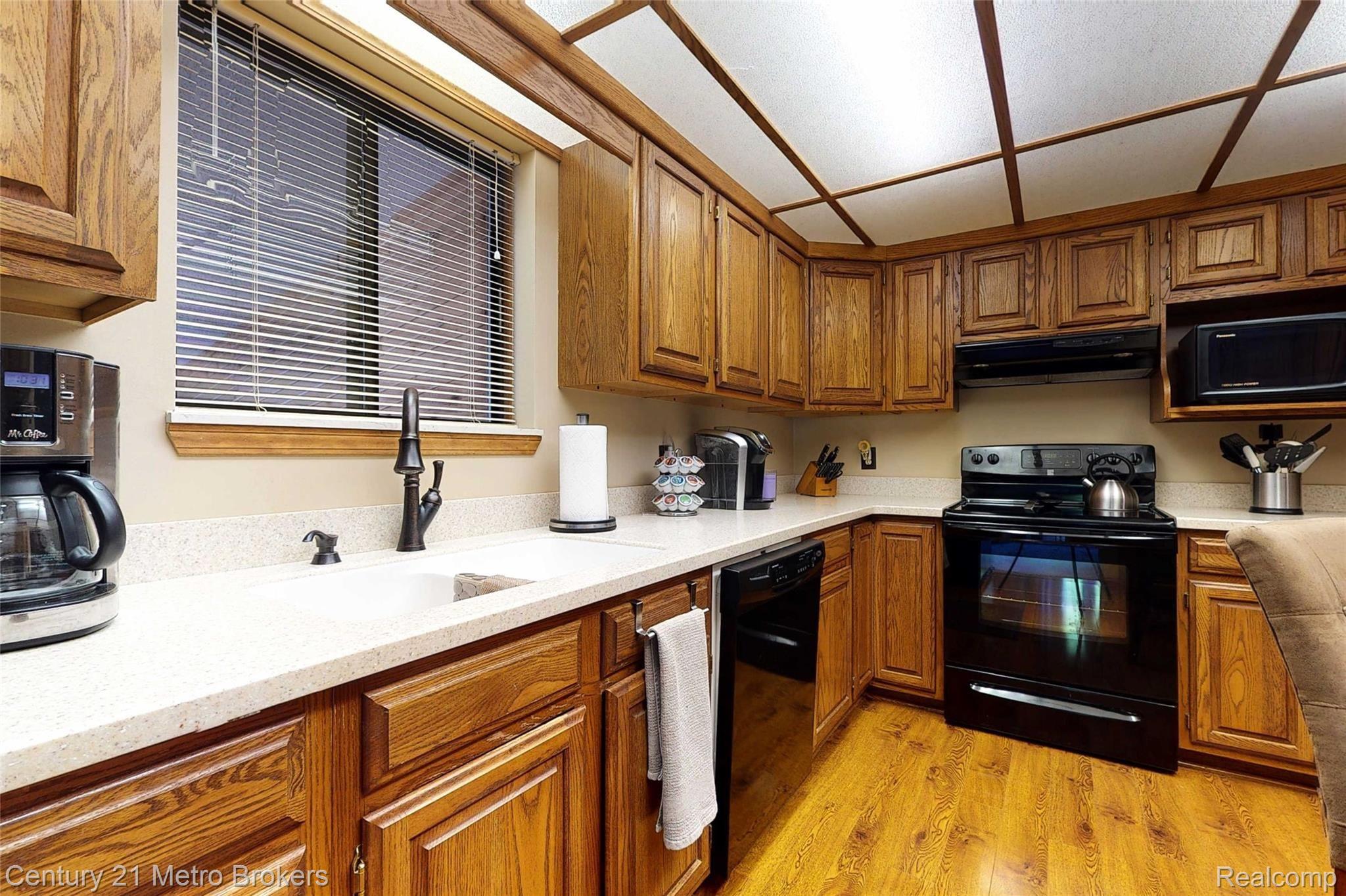 9341 Pettit Road Birch Run, MI 48415 - Photo 26 of 76 9341-Pettit-Rd-23 Kitchen.jpg