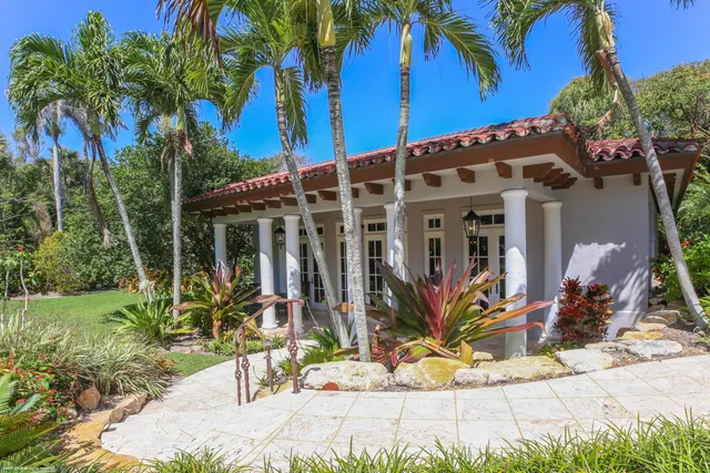 $24,000,000 | 398 South Beach Road, Jupiter Island, FL 33455